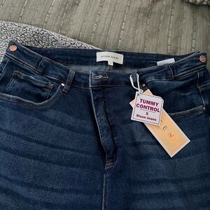 Risen tummy control jeans. Size 2X. Brand new.
